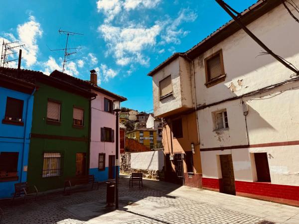 Casa de pueblo en calle Silvino Arguelles, 12
