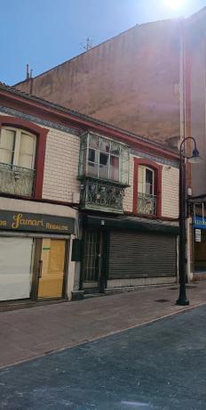 Casa de pueblo en avenida de la Constitución, 7