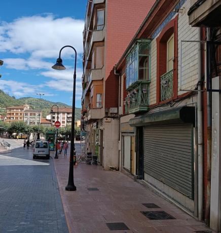 Casa de pueblo en avenida de la Constitución, 7