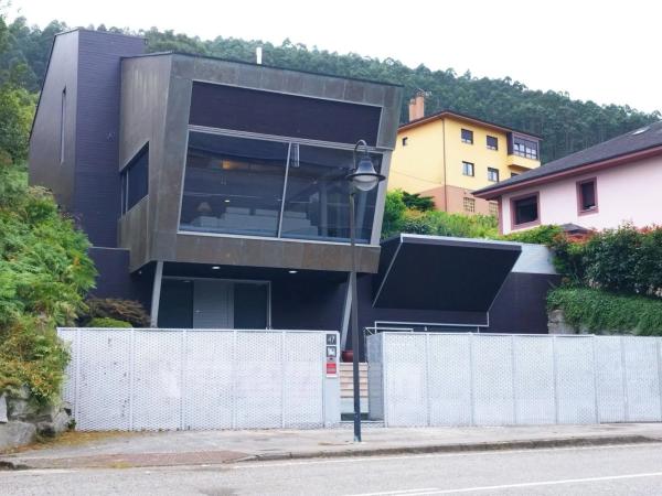 Casa independiente en avenida de Taramundi