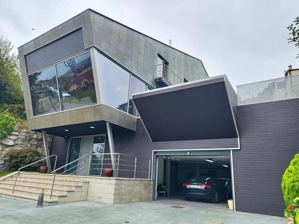 Casa independiente en avenida de Taramundi