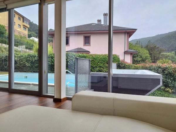 Casa independiente en avenida de Taramundi