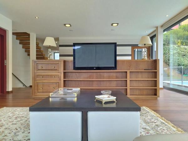 Casa independiente en avenida de Taramundi