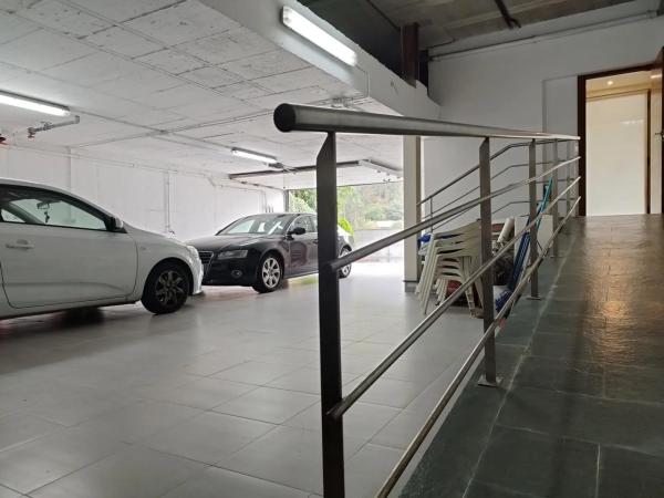 Casa independiente en avenida de Taramundi