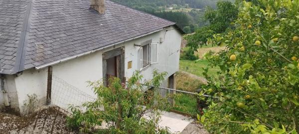Casa de pueblo en carretera de Serandías, 1132