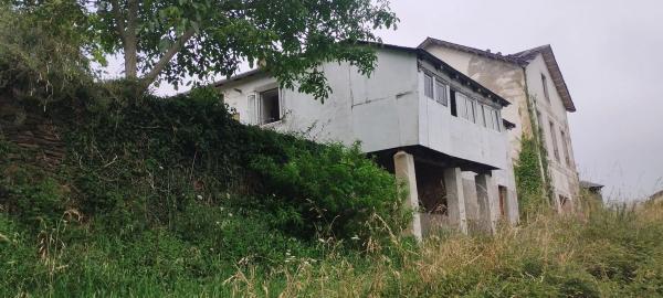 Casa de pueblo en carretera de Serandías, 1132