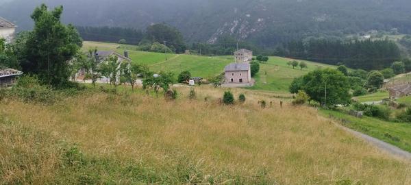 Casa de pueblo en carretera de Serandías, 1132