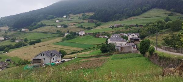 Casa de pueblo en carretera de Serandías, 1132