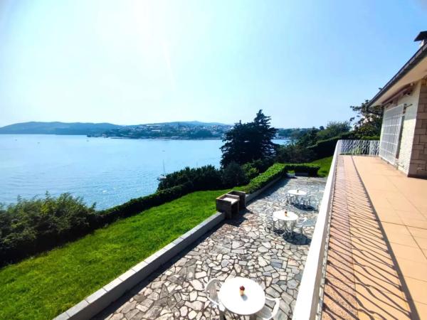 Casa independiente en avenida de Gondán