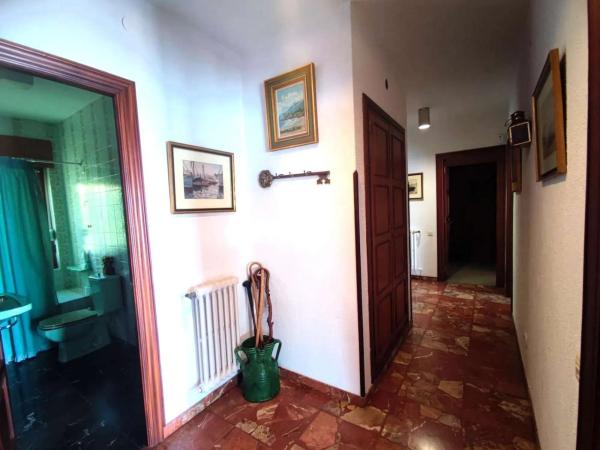 Casa independiente en avenida de Gondán