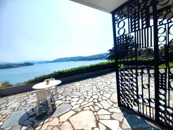 Casa independiente en avenida de Gondán