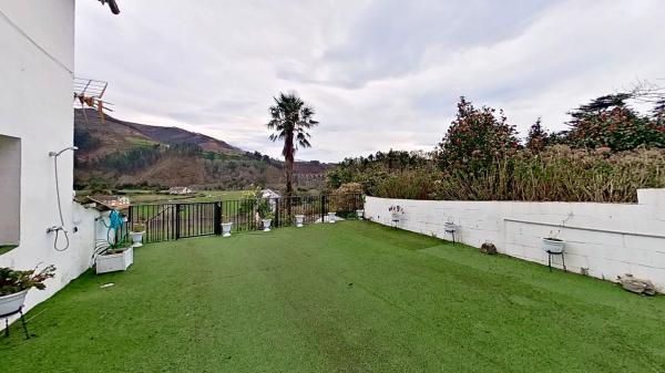 Casa independiente en Lg Casiellas