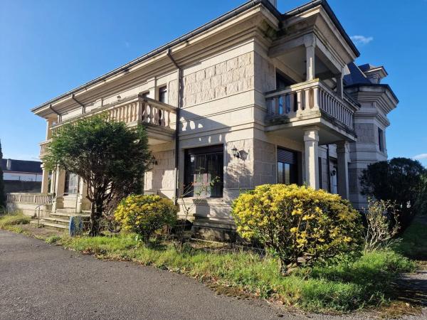 Casa independiente en avenida Navia Asturias