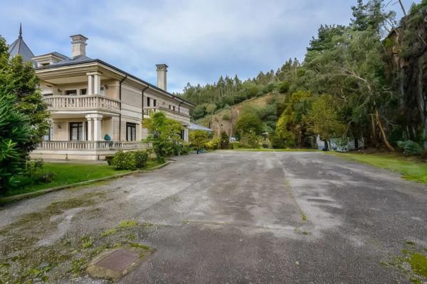 Casa independiente en avenida Navia Asturias