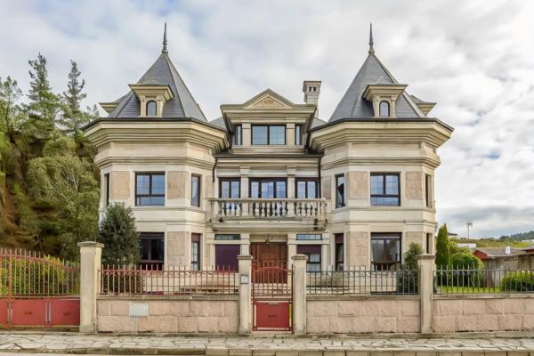 Casa independiente en avenida Navia Asturias