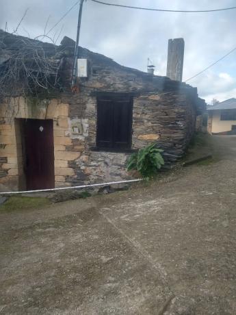 Casa independiente en calle santa eulalia de oscos s/n