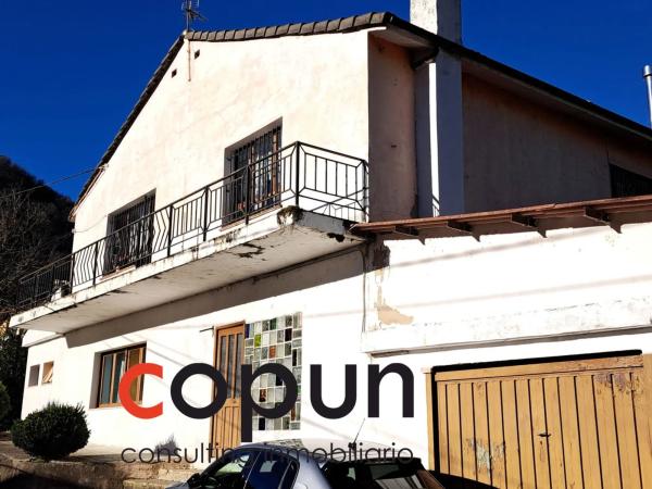 Casa independiente en Barrio, 1