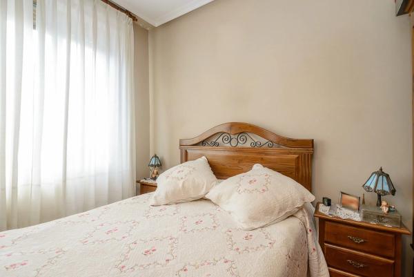 Casa independiente en calle de Higinio Carrocera, 2