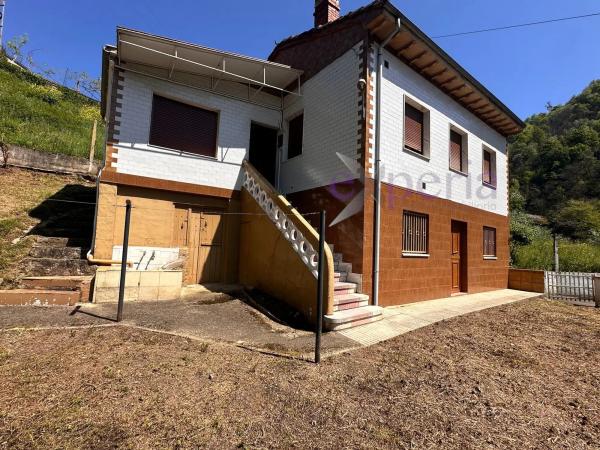 Casa independiente en calle Rio Silvestre