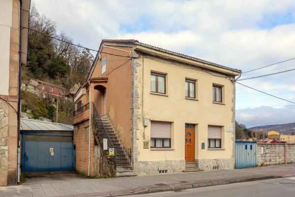 Casa independiente en calle de Higinio Carrocera, 2