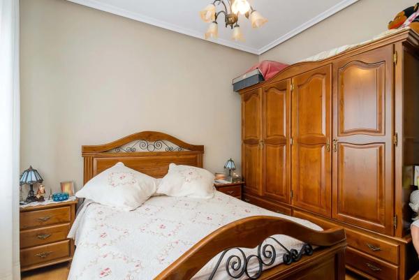 Casa independiente en calle de Higinio Carrocera, 2