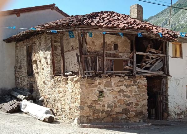 Casa de pueblo en Bezanes, 74