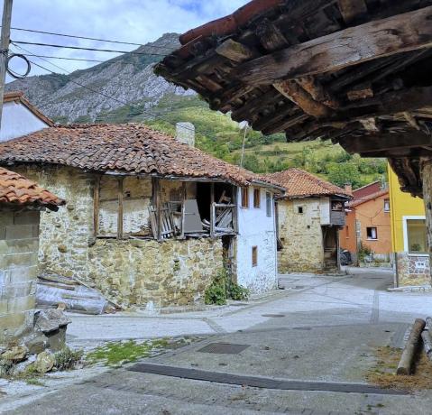 Casa de pueblo en Bezanes, 74