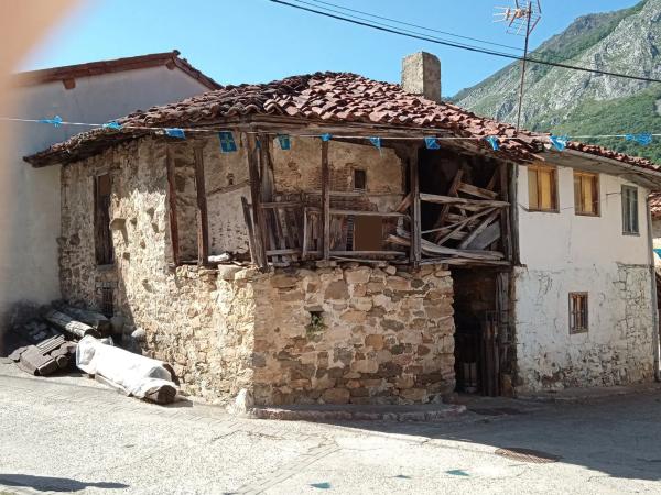 Casa de pueblo en Bezanes, 74