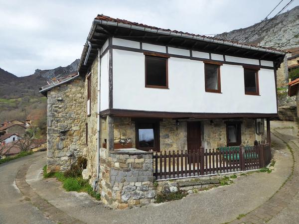 Casa de pueblo en calle Calaeo 33, 33995