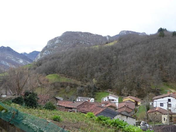 Casa de pueblo en calle Calaeo 33, 33995