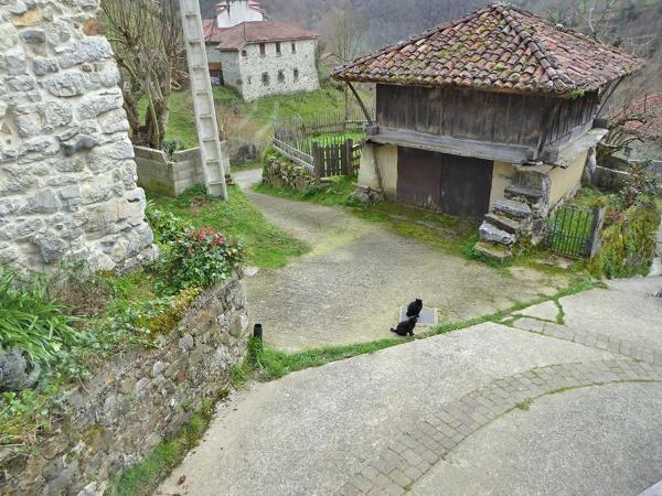 Casa de pueblo en calle Calaeo 33, 33995