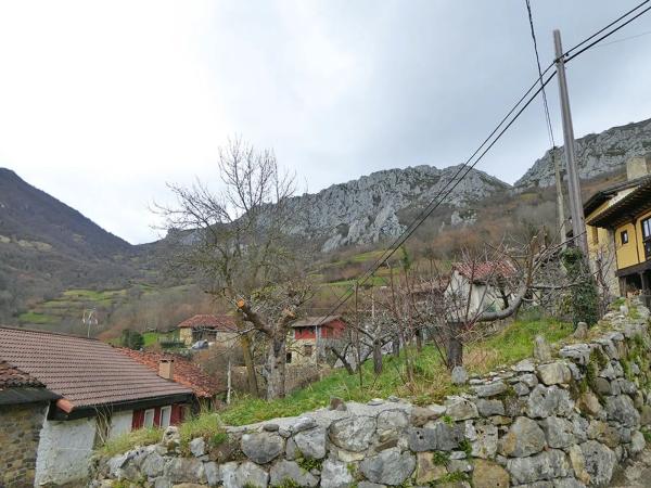 Casa de pueblo en calle Calaeo 33, 33995