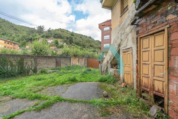 Casa independiente en avenida de Bimenes