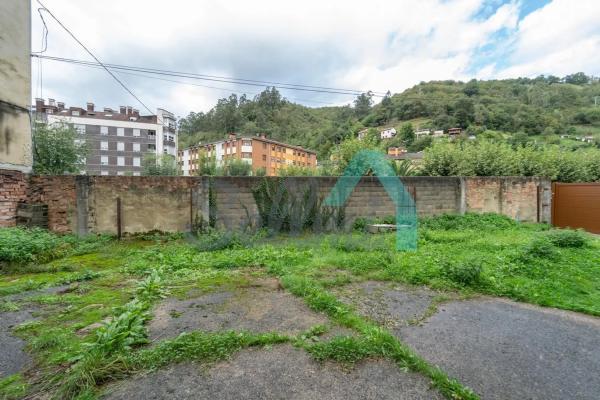 Casa independiente en avenida de Bimenes