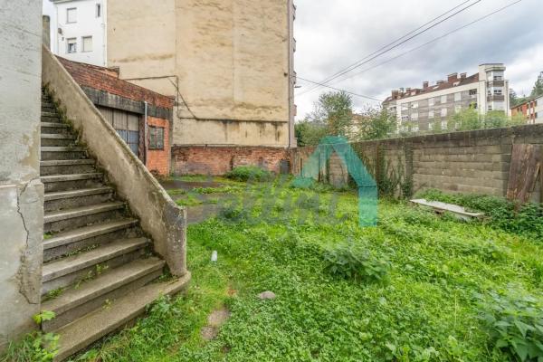 Casa independiente en avenida de Bimenes