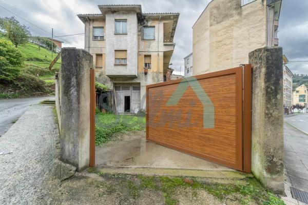 Casa independiente en avenida de Bimenes