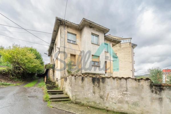 Casa independiente en avenida de Bimenes