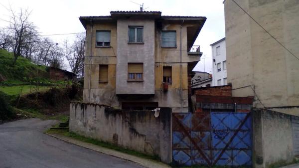Casa de pueblo en avenida de Bimenes, 21