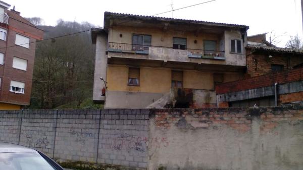 Casa de pueblo en avenida de Bimenes, 21
