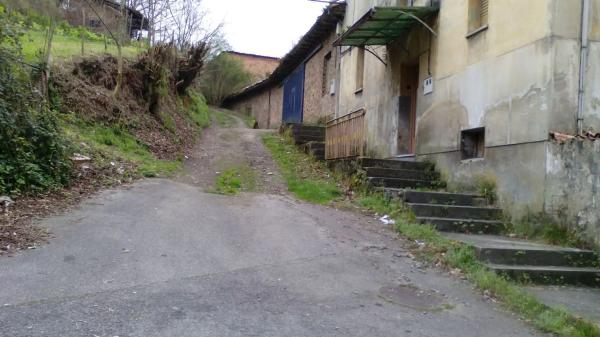 Casa de pueblo en avenida de Bimenes, 21