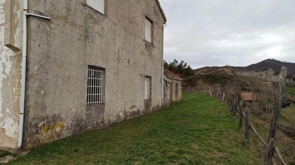 Caserón en carretera la collaona, 1