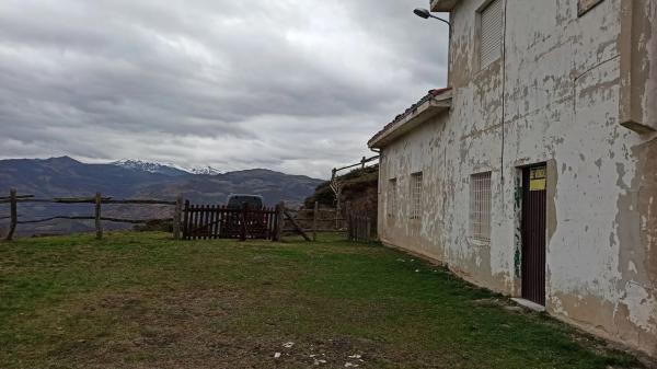 Caserón en carretera la collaona, 1