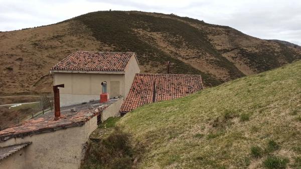 Caserón en carretera la collaona, 1