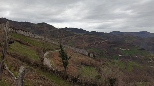 Caserón en carretera la collaona, 1