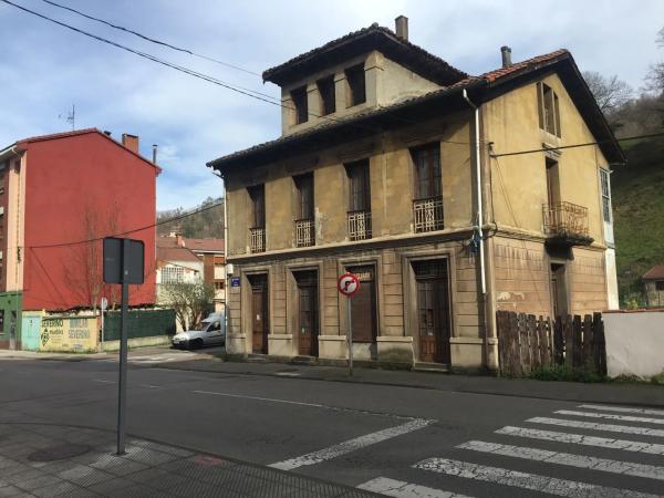 Caserón en avenida de la Libertad, 59