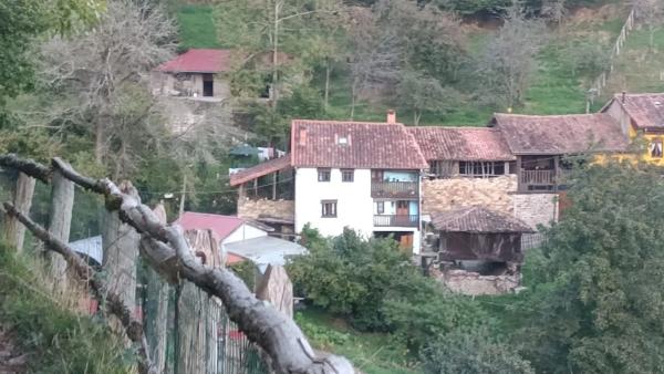 Casa de pueblo en Aldea Pielgos, 11 , 33989 Cp