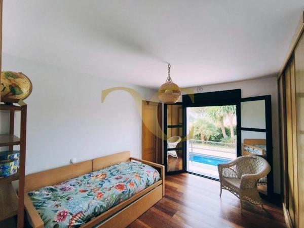 Casa independiente en calle la Guía