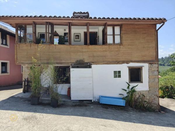 Caserón en Lugar Miyares, 1