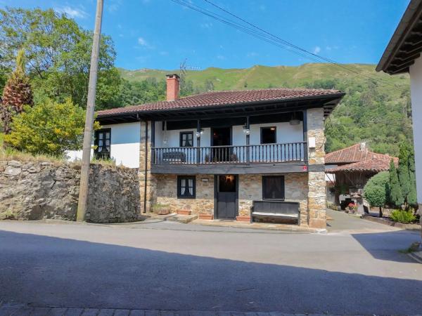 Casa independiente en avenida Espinaredo, 5