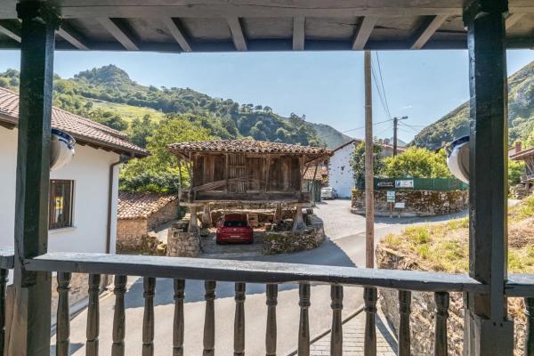 Casa independiente en avenida Espinaredo, 5